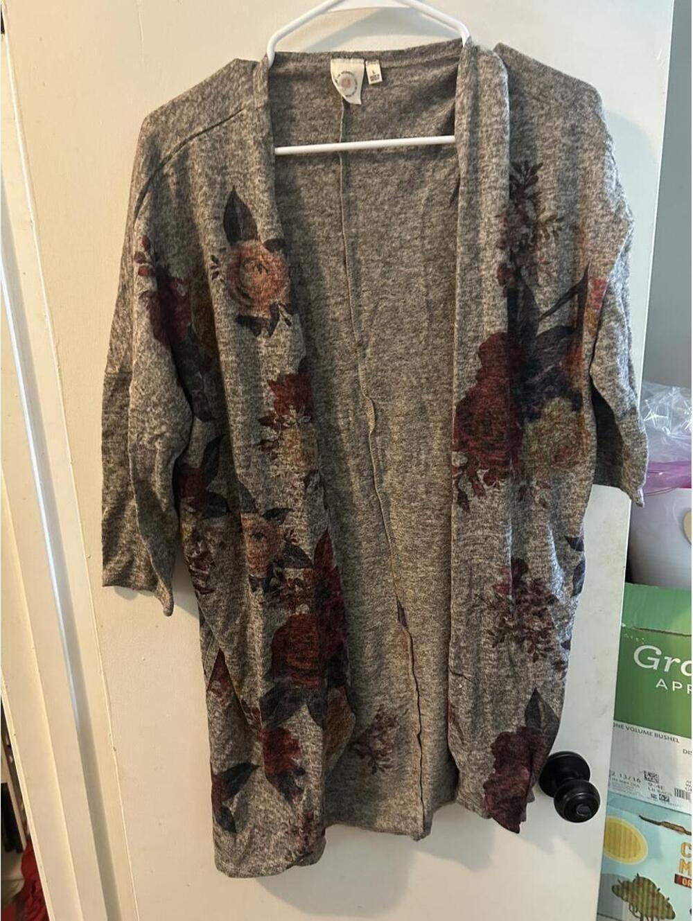 Live in the Moment Gray floral cardigan size L